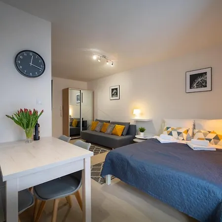 Rentplanet - Grabskiego Апартаменти